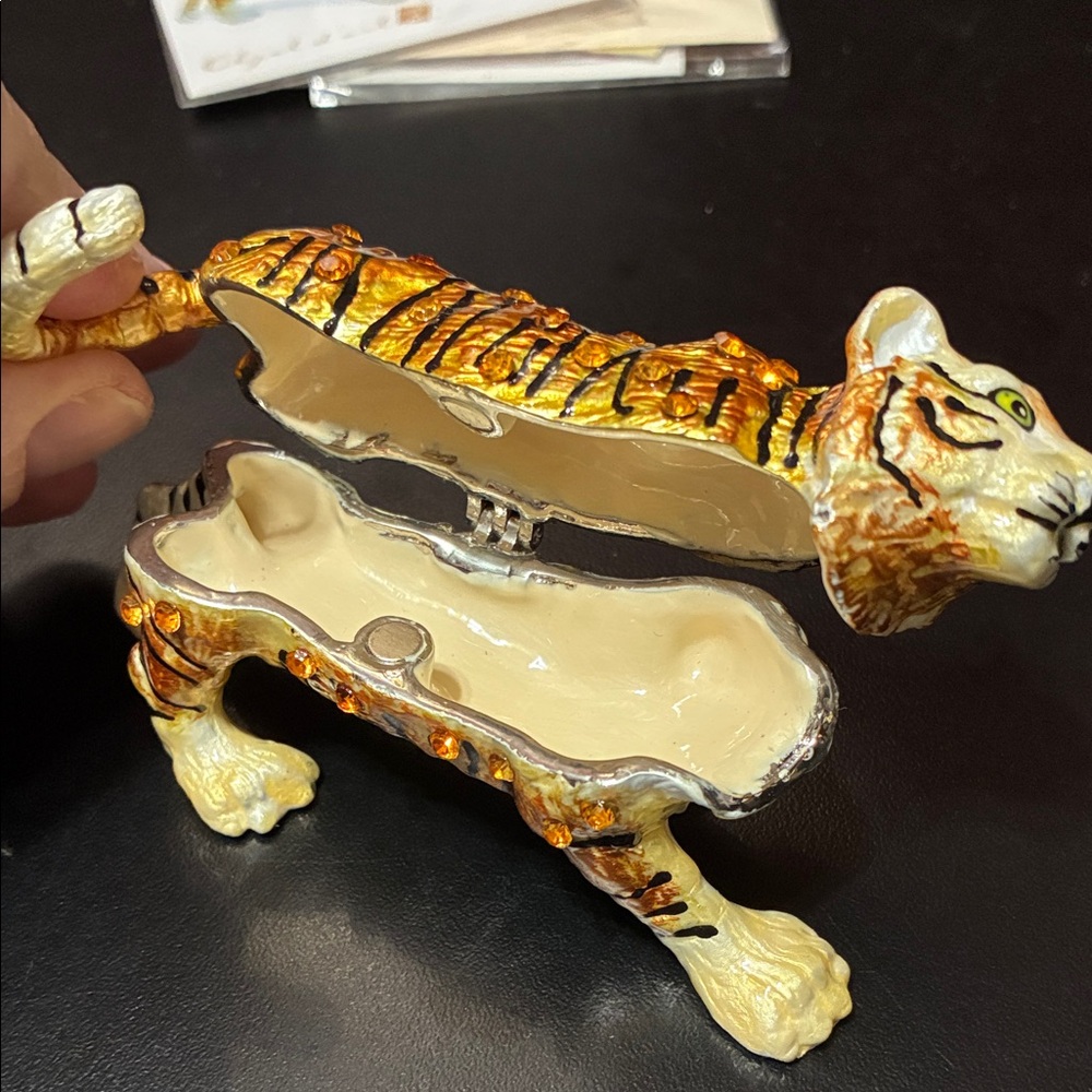 Vintage Art form release No. 226 collectible Year of the Tiger trinket box - Picture 8 of 16